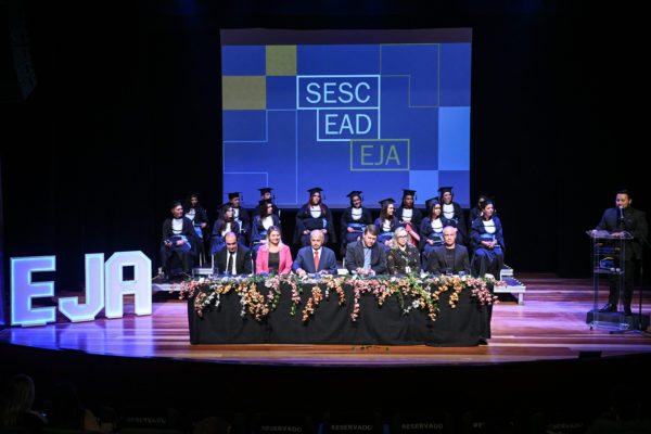 Sesc PR realiza formatura de turma de alunos do EJA EAD em Produção